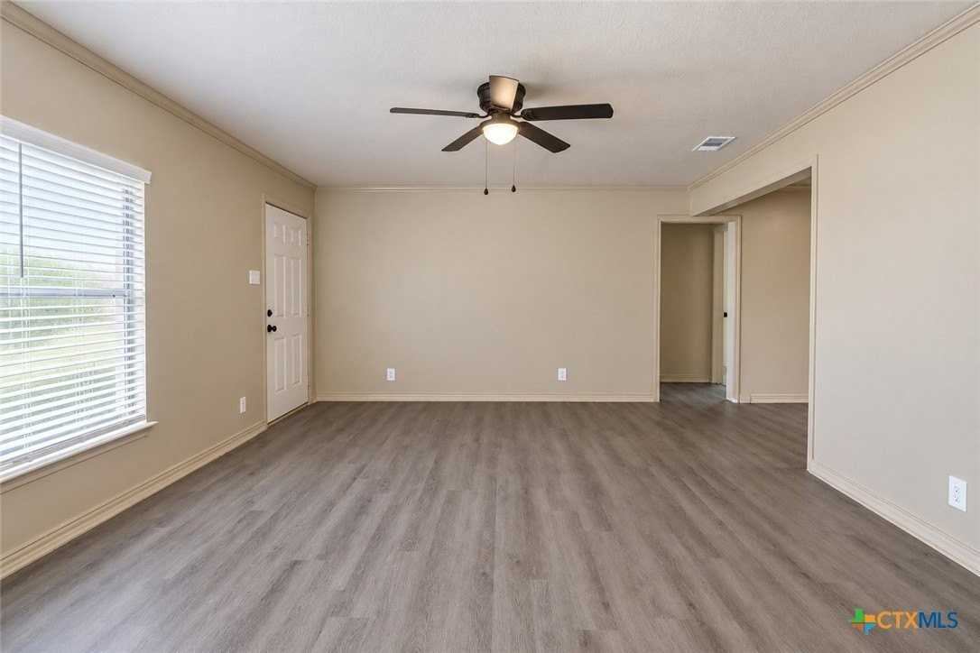 1310 College St - Photo 7 of 26