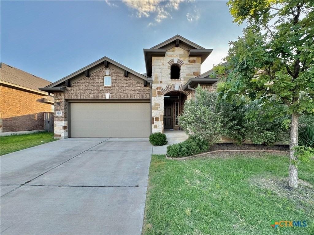 1212 Matt Ln - Photo 2 of 27