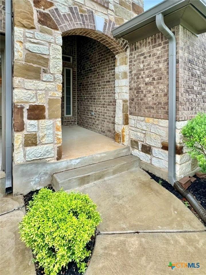1212 Matt Ln - Photo 4 of 27