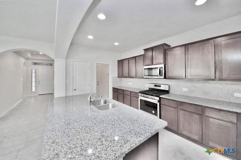 1212 Matt Ln - Photo 7 of 27