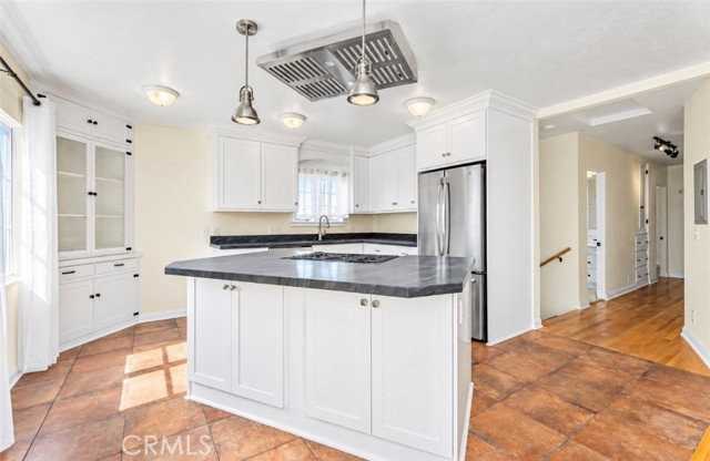 976 S Coast Hwy #A - Photo 2 of 8