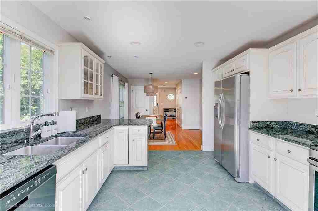 17 Clinton St - Photo 7 of 33