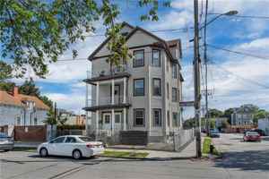 featured image of 48 Kenwood St #3