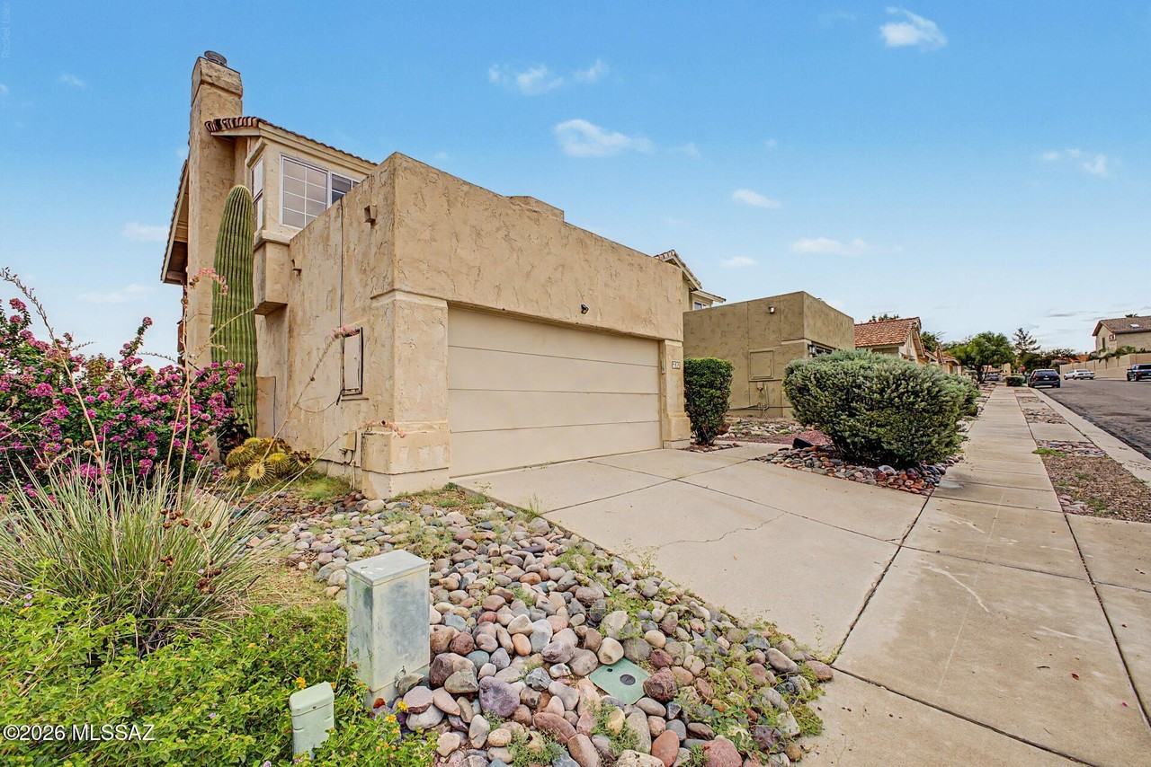 11525 N Eagle Peak Dr - Photo 3 of 36