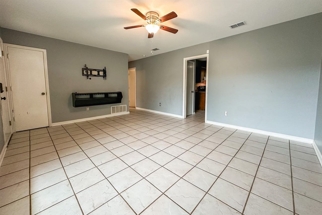 2630 Mayfair Rd - Photo 6 of 33