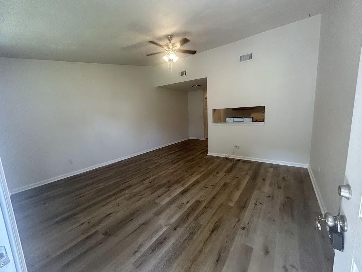 3140 Mission Rd #C - Photo 3 of 14