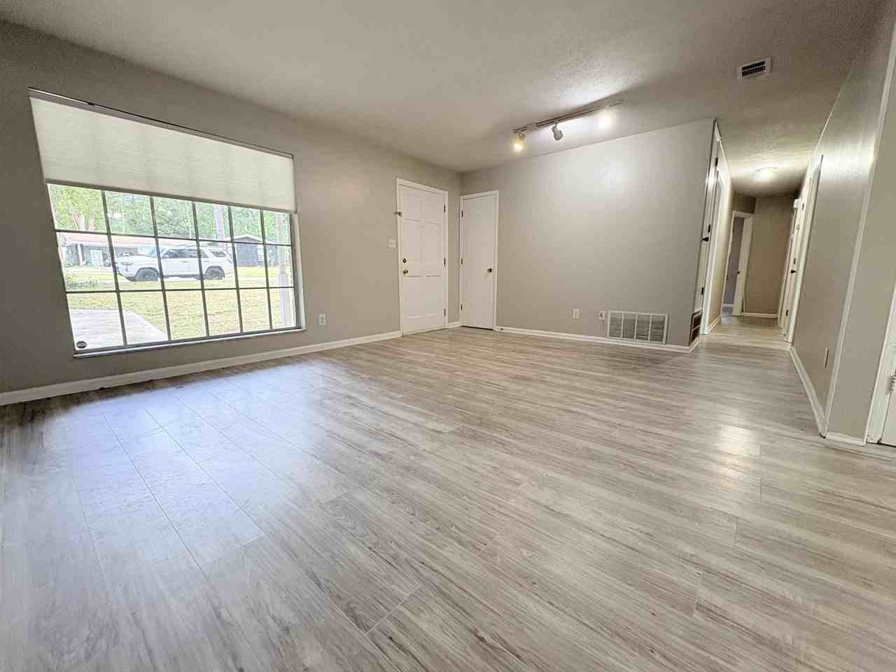 1840 Devra Dr - Photo 4 of 23