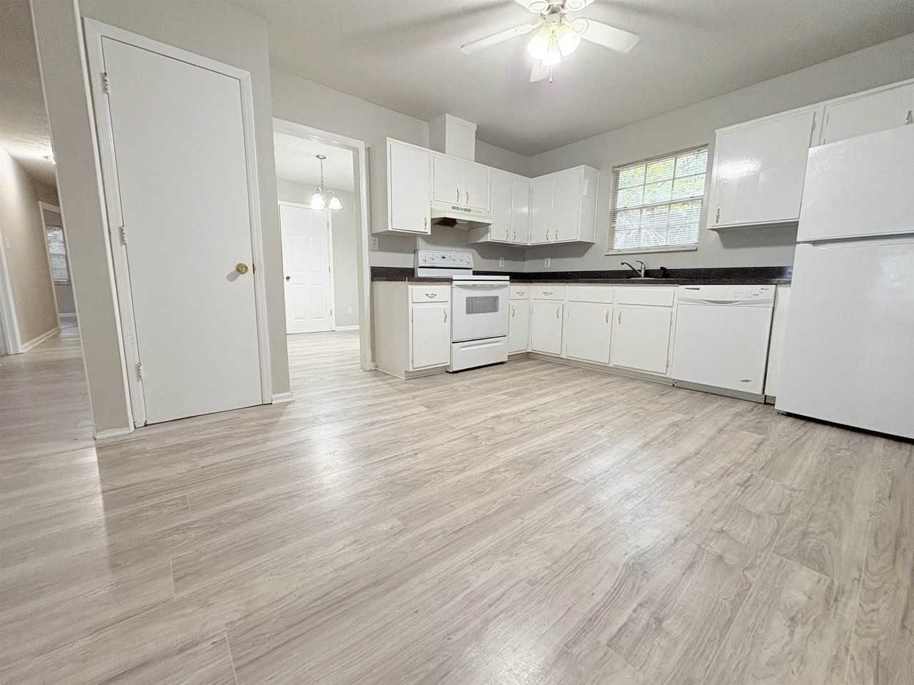 1840 Devra Dr - Photo 5 of 23