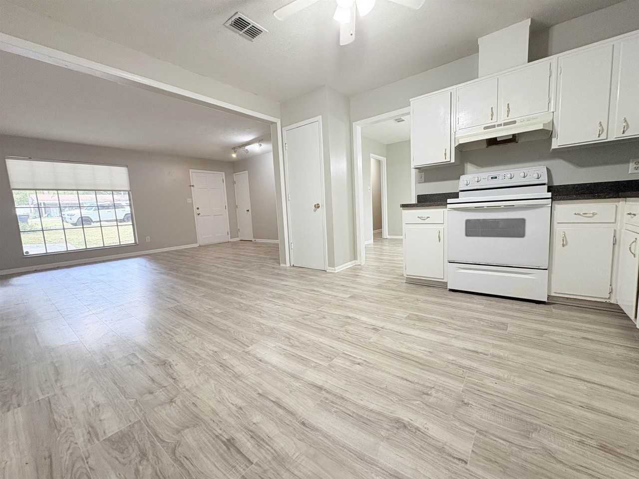 1840 Devra Dr - Photo 6 of 23
