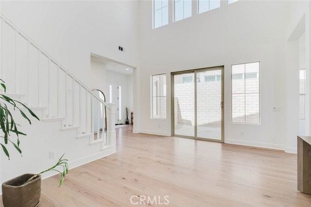 11716 Canoga Ave - Photo 4 of 8