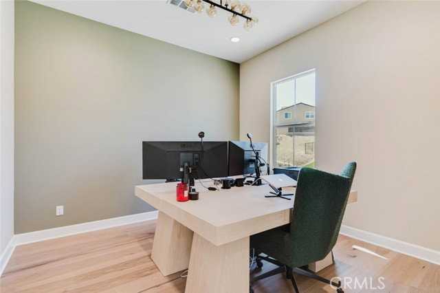 11716 Canoga Ave - Photo 5 of 8