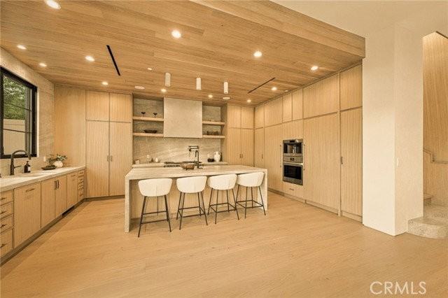 16658 Addison St - Photo 7 of 8