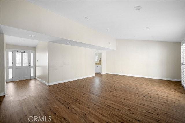 11243 Paso Robles Ave - Photo 5 of 8