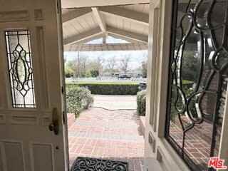 22839 Oxnard St - Photo 2 of 7