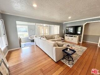22839 Oxnard St - Photo 5 of 7