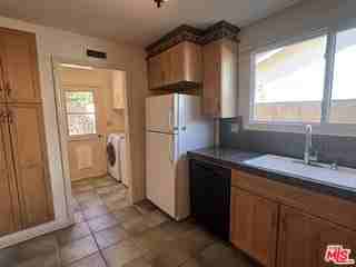 6667 Lederer Ave - Photo 4 of 8
