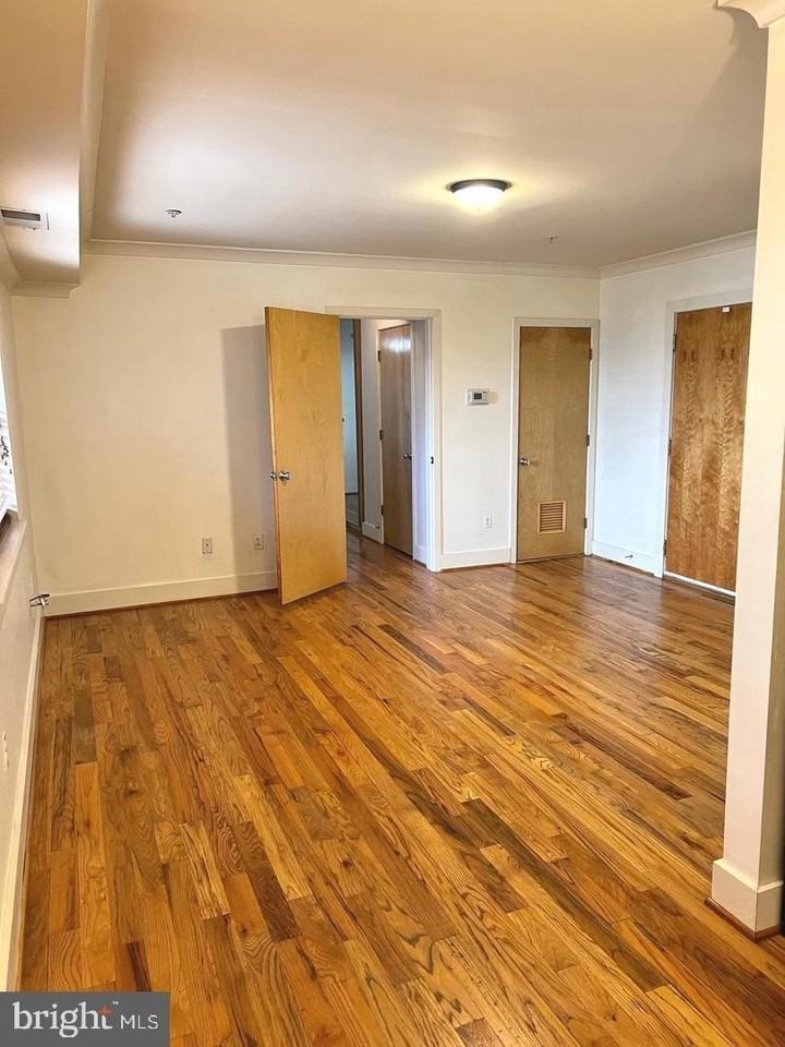 2615 4th St Ne #105 - Photo 4 of 26