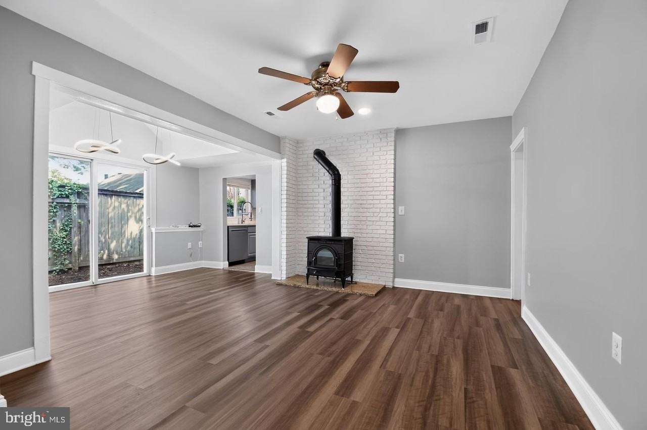 1727 Forestville Rd - Photo 4 of 29