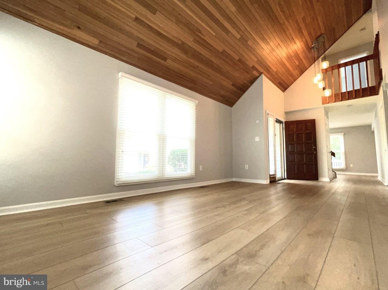 2915 Winters Chase Way - Photo 3 of 20