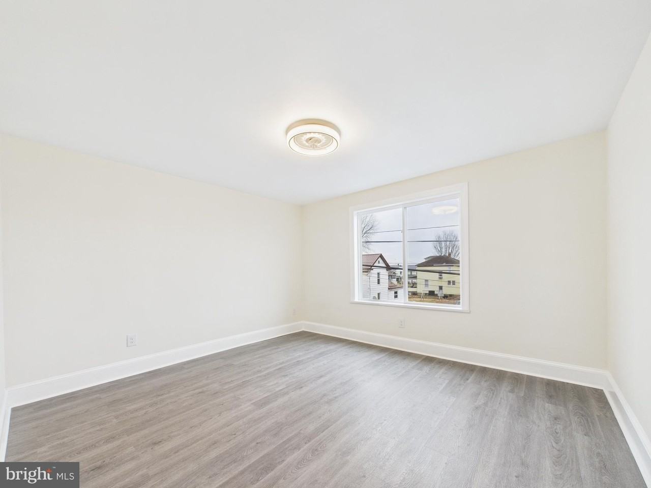 820 E Oldtown Rd - Photo 6 of 40