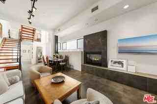 852 10th St #4 - Photo 2 of 7