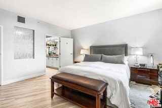 13700 Marina Pointe Dr #612 - Photo 5 of 7