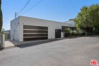 8760 Hollywood Blvd