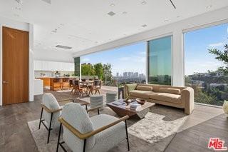8760 Hollywood Blvd - Photo 3 of 8