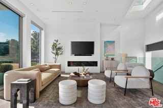 8760 Hollywood Blvd - Photo 6 of 8