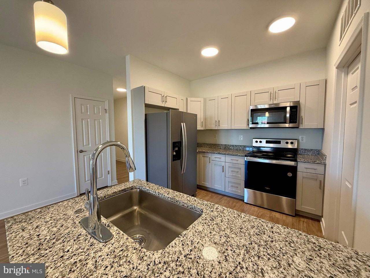 109 Charles St - Photo 3 of 26