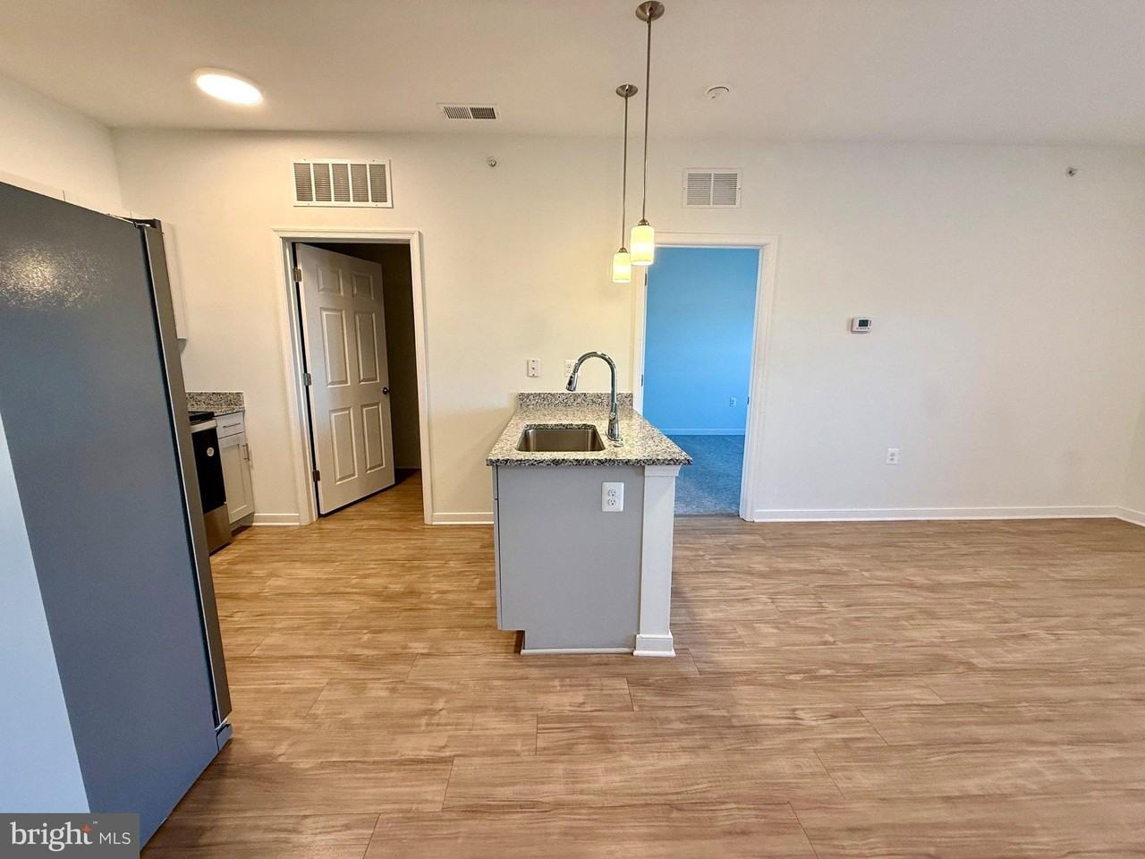 109 Charles St - Photo 4 of 26
