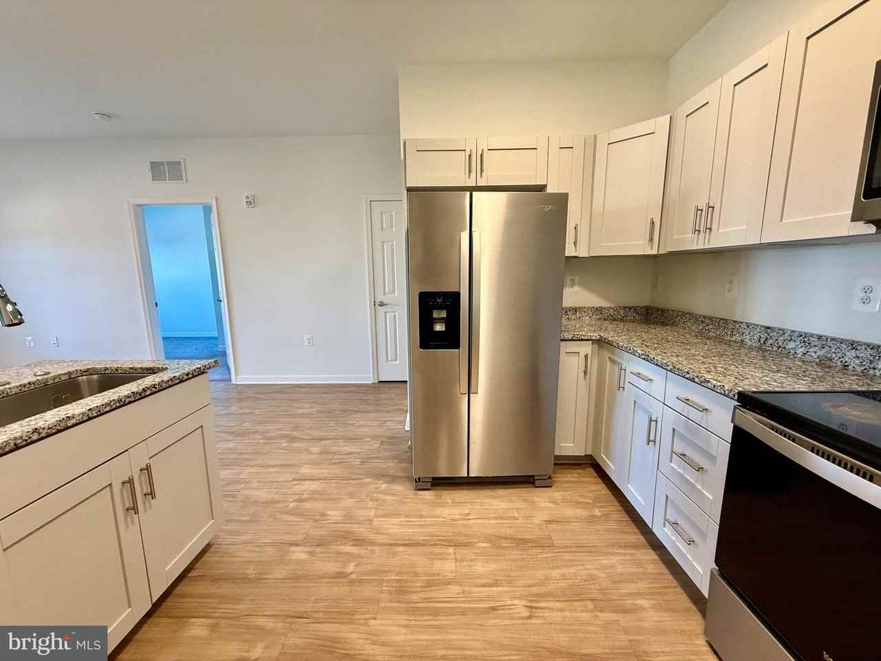 109 Charles St - Photo 6 of 26