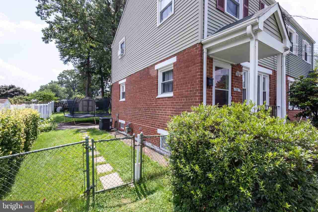 12007 Livingston St - Photo 2 of 16