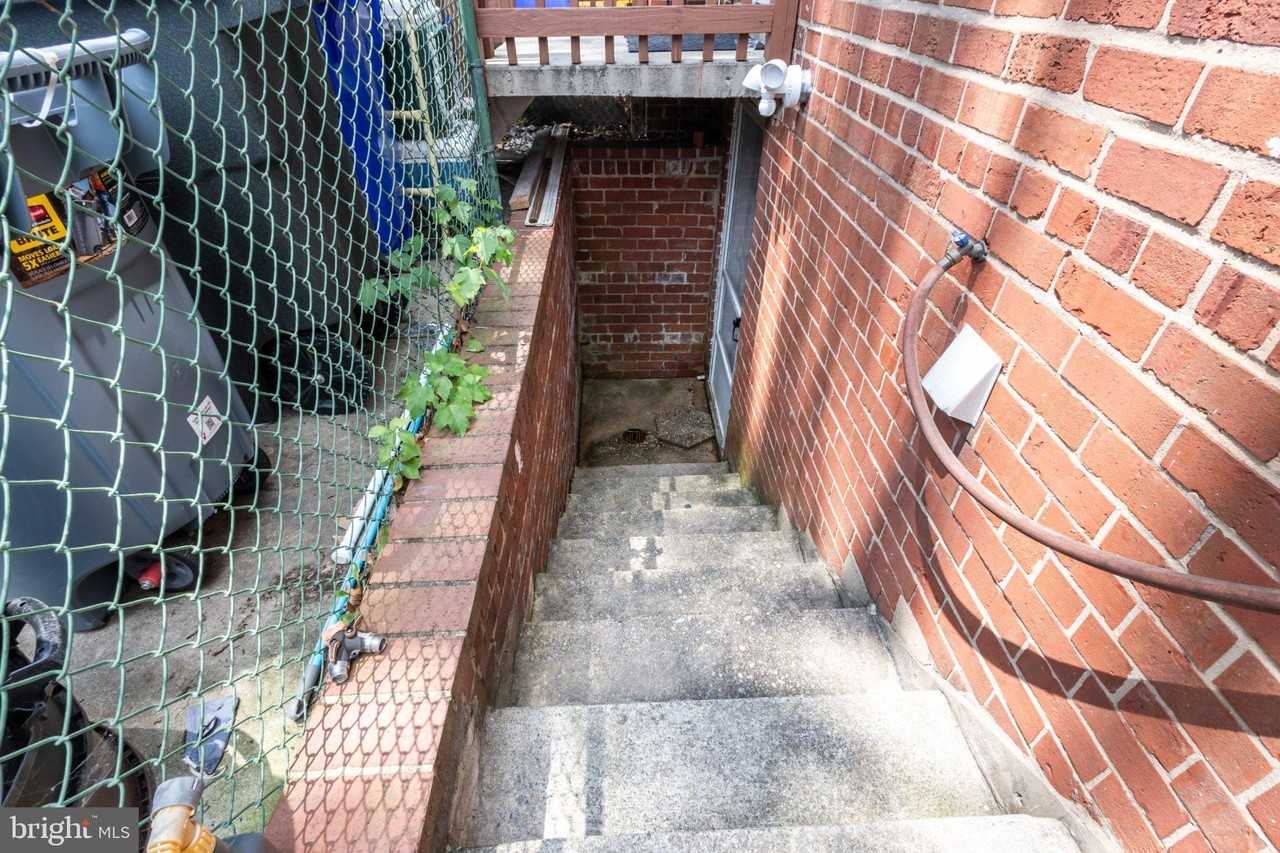 12007 Livingston St - Photo 3 of 16
