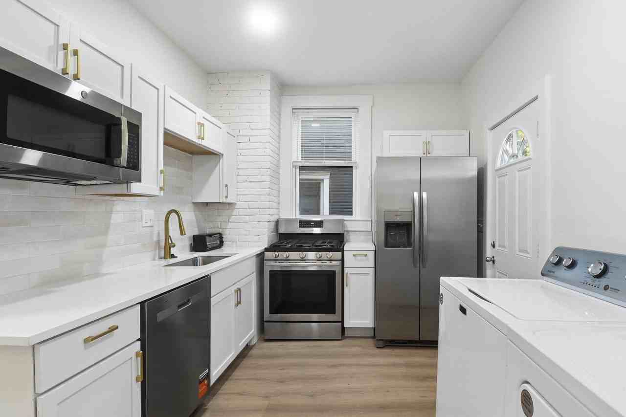 E 15th Ave - Photo 4 of 12