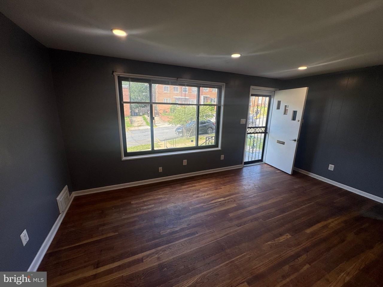 3525 Manorwood Dr - Photo 2 of 18