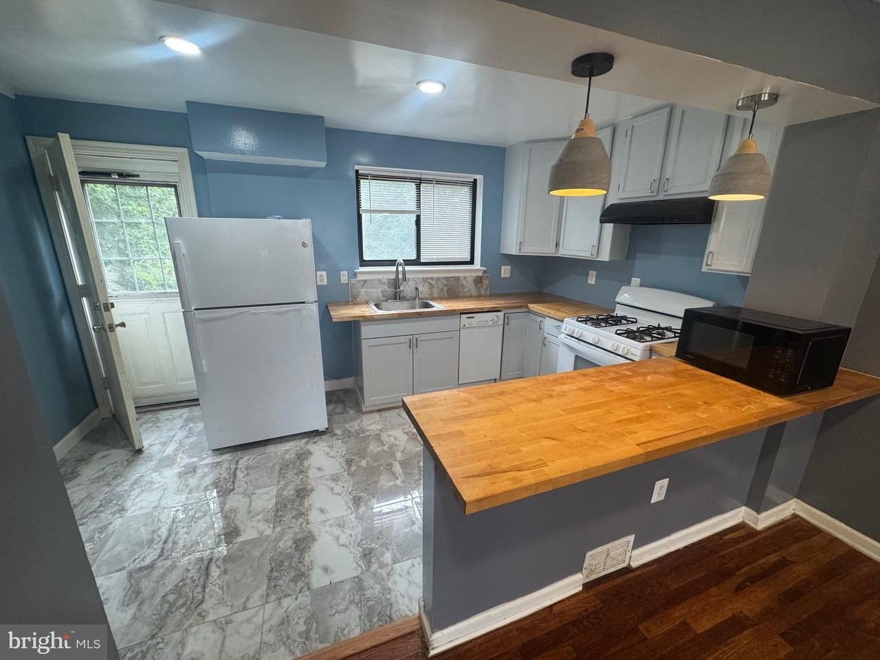 3525 Manorwood Dr - Photo 5 of 18