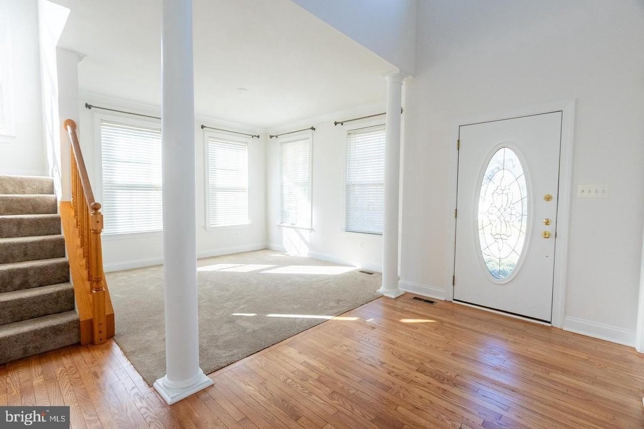 20702 Colby Dr - Photo 3 of 31