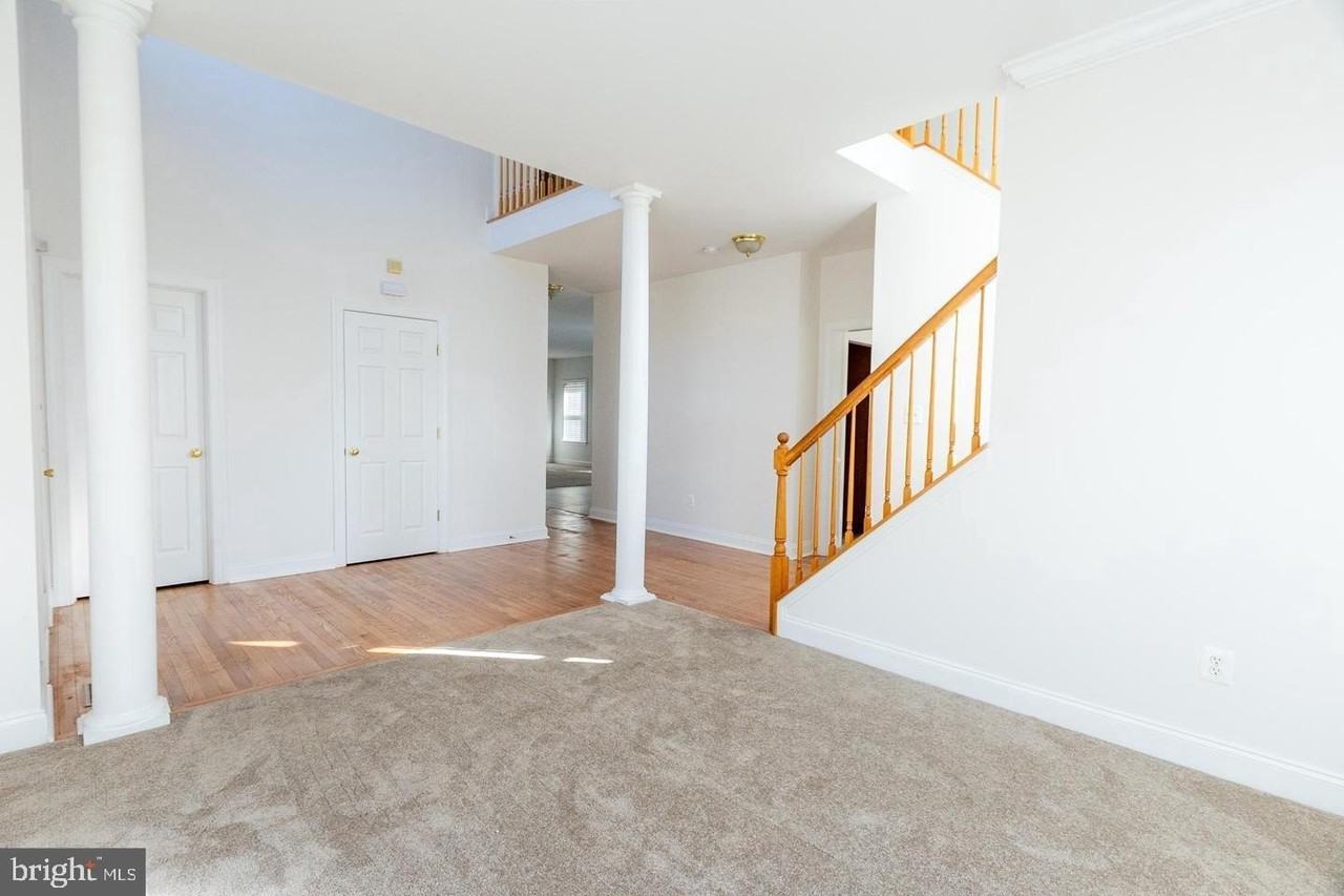 20702 Colby Dr - Photo 5 of 31