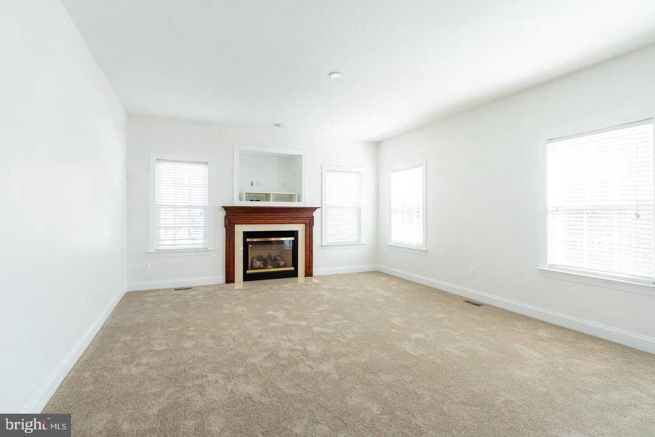 20702 Colby Dr - Photo 7 of 31