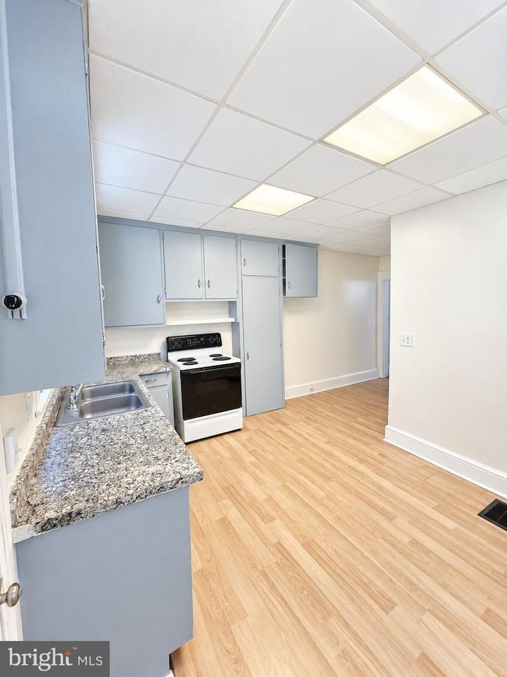 648 N Mulberry St - Photo 2 of 12