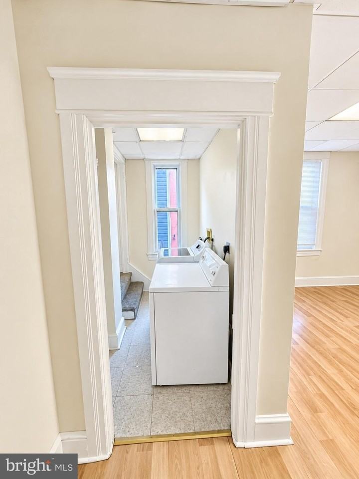 648 N Mulberry St - Photo 4 of 12