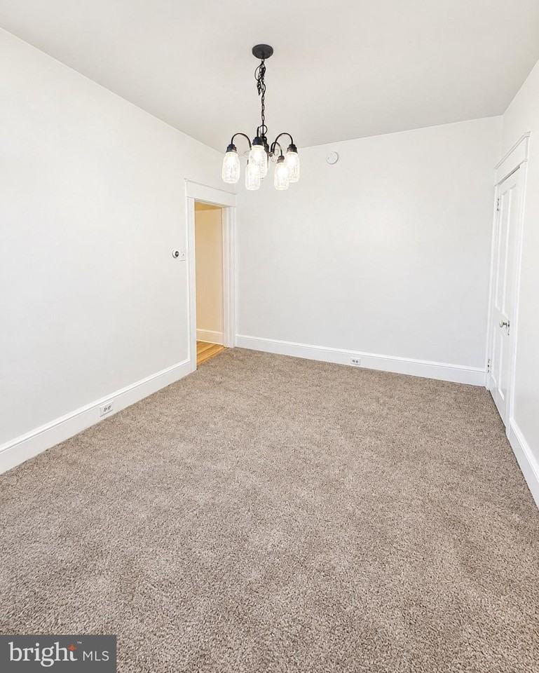 648 N Mulberry St - Photo 5 of 12