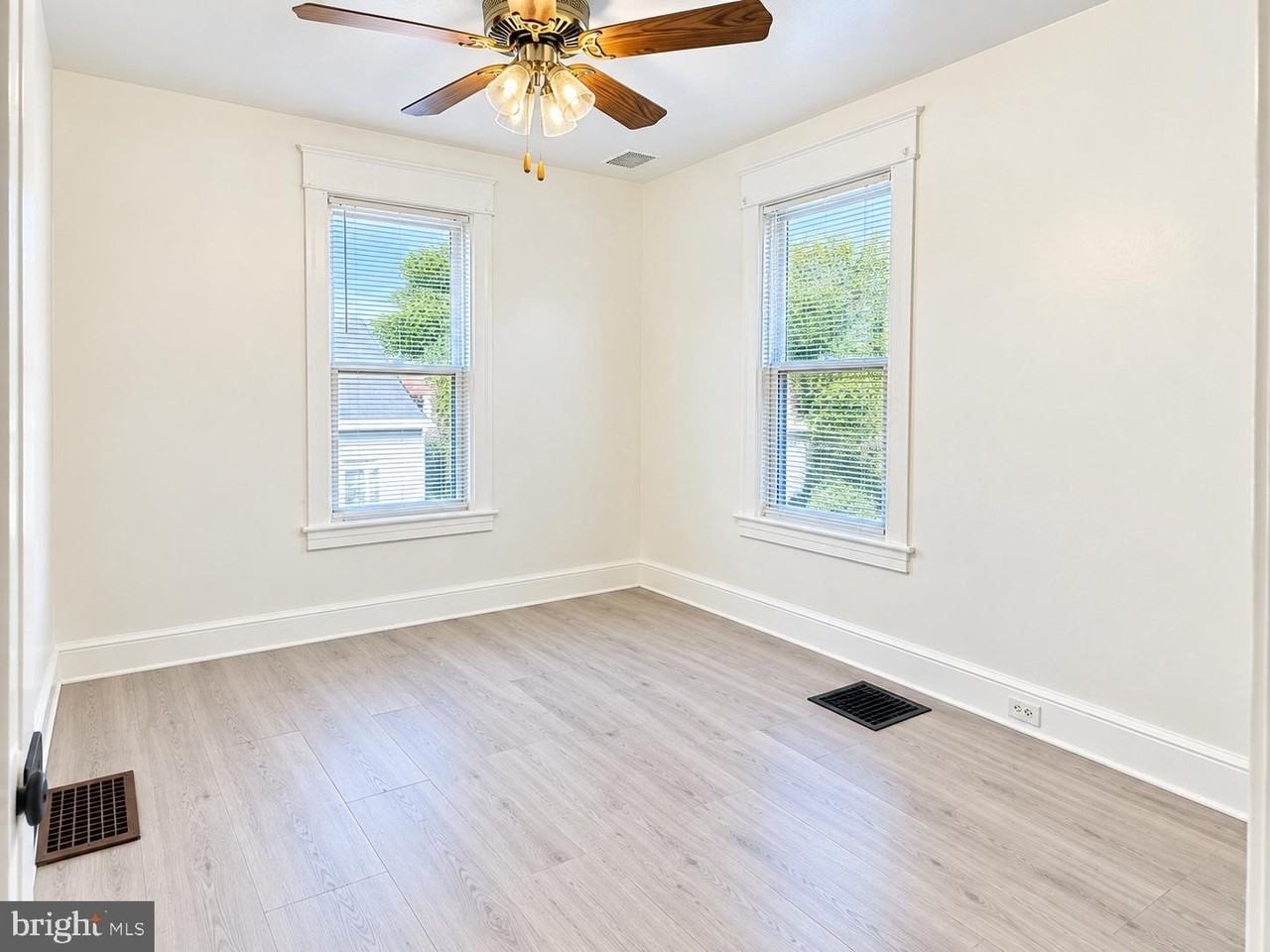 648 N Mulberry St - Photo 6 of 12