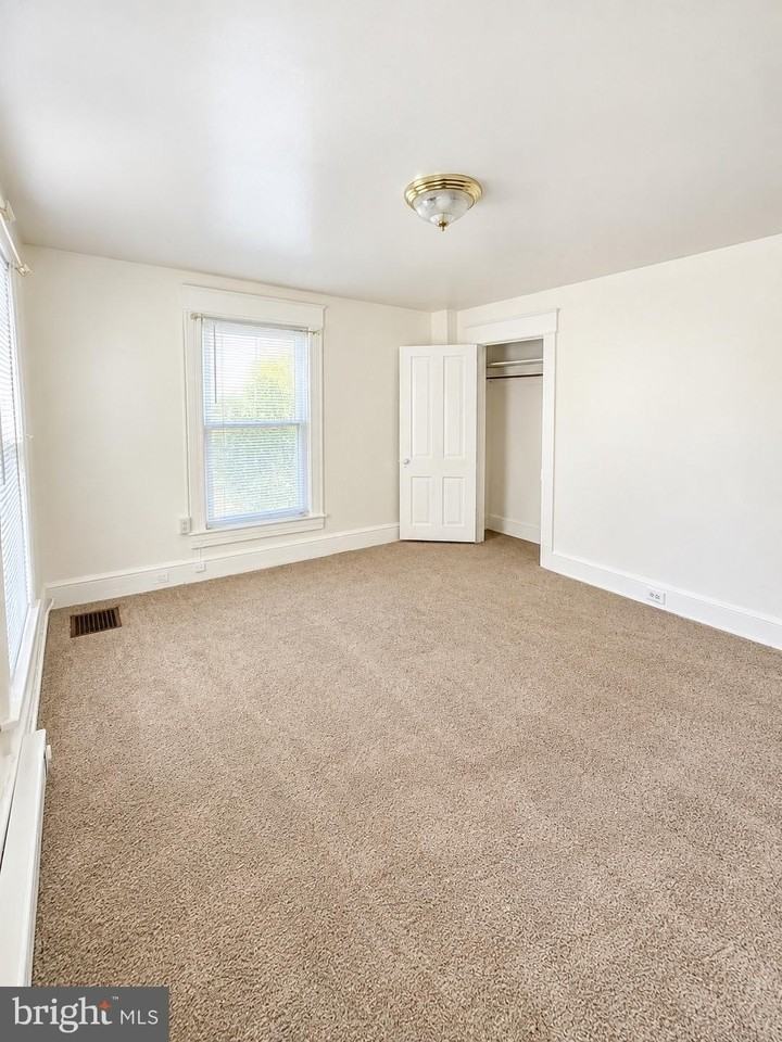648 N Mulberry St - Photo 7 of 12