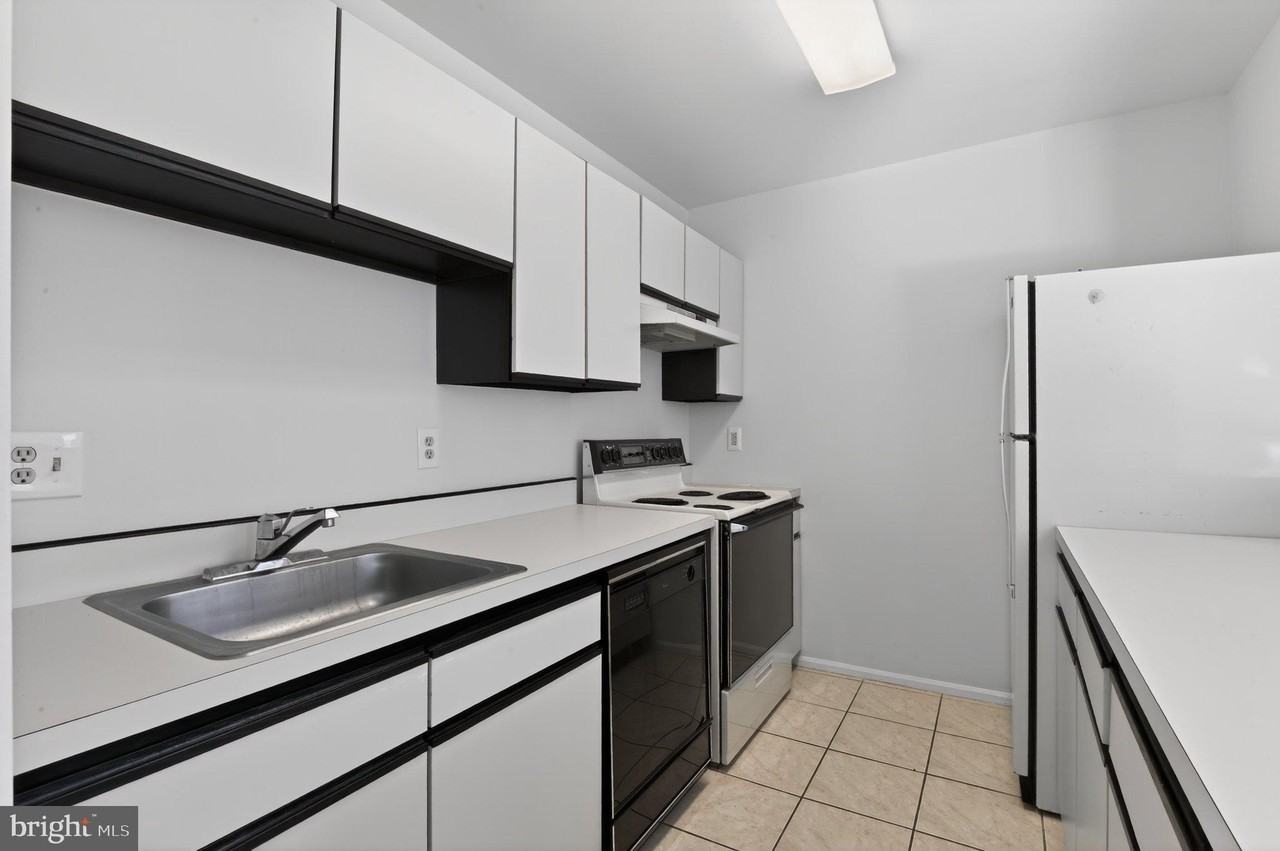 2701 Canyon Ct - Photo 3 of 16