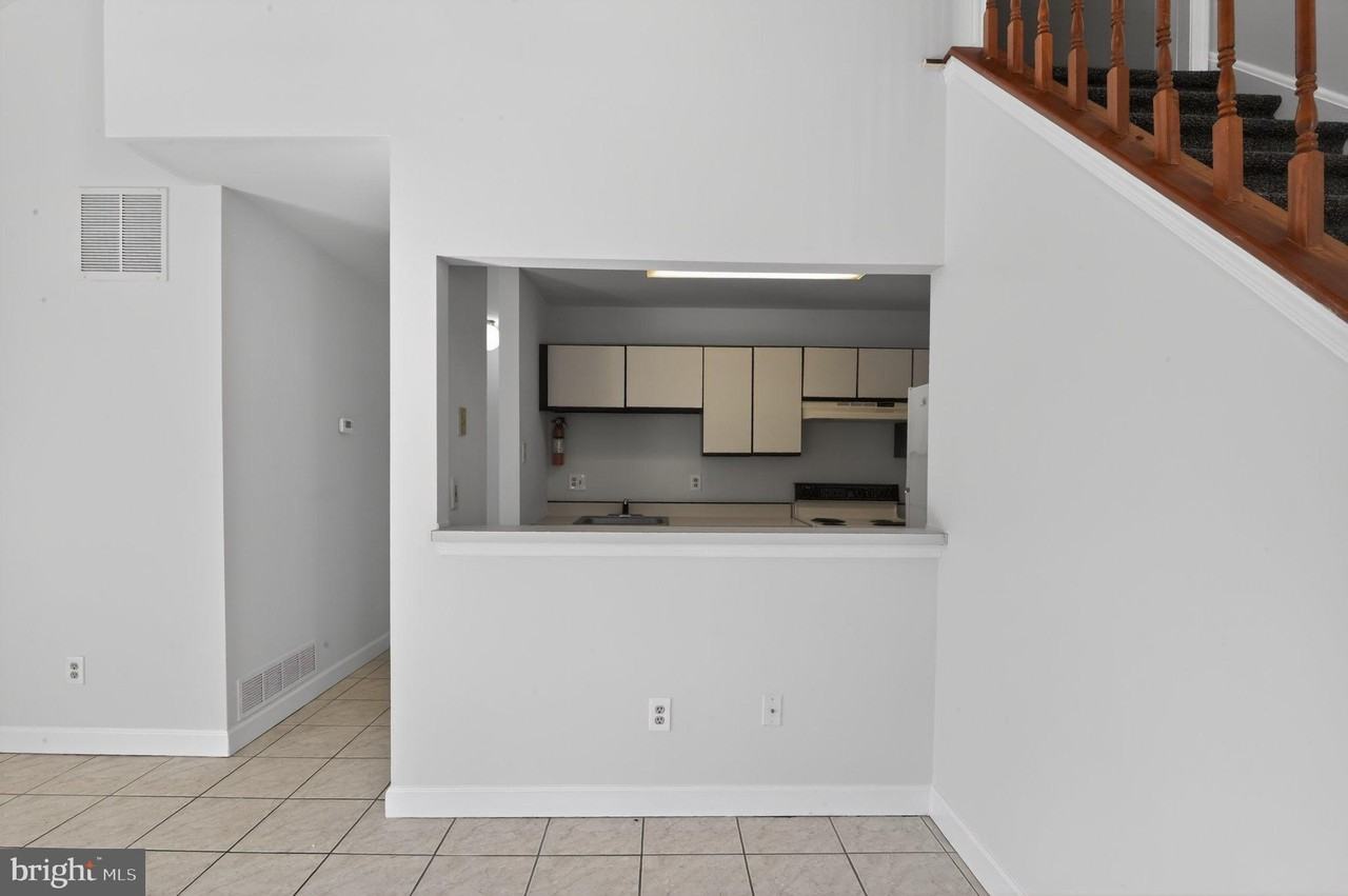 2701 Canyon Ct - Photo 4 of 16