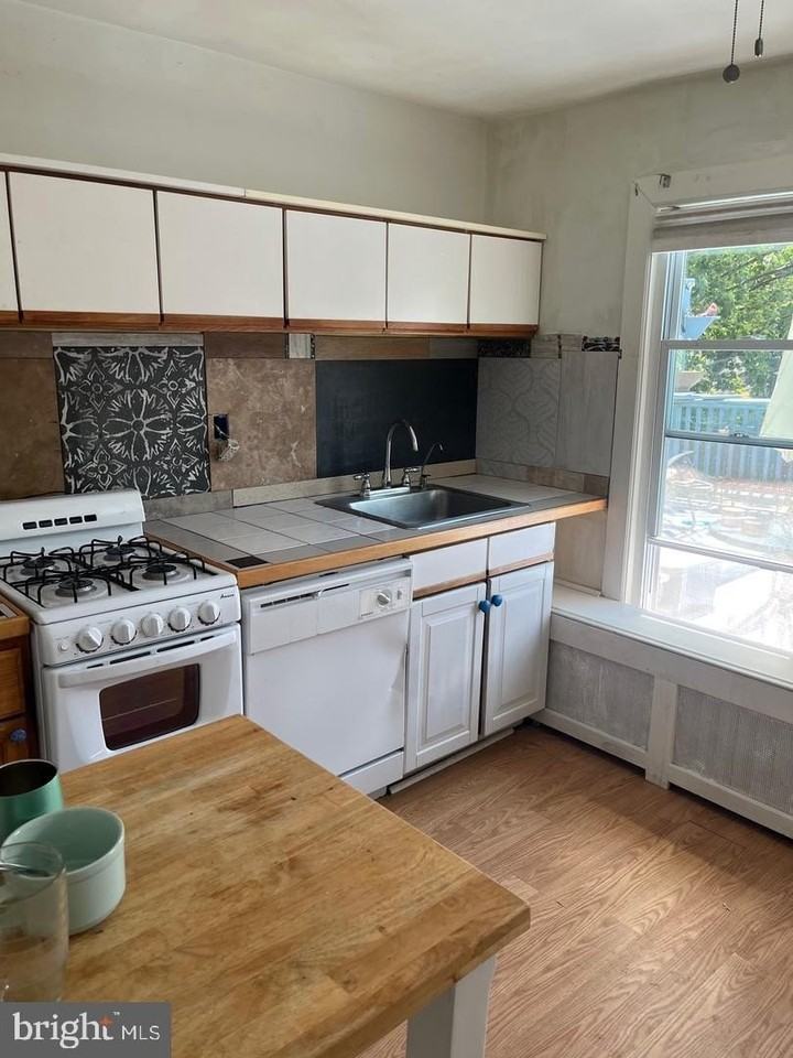 604 Park Ave - Photo 7 of 10