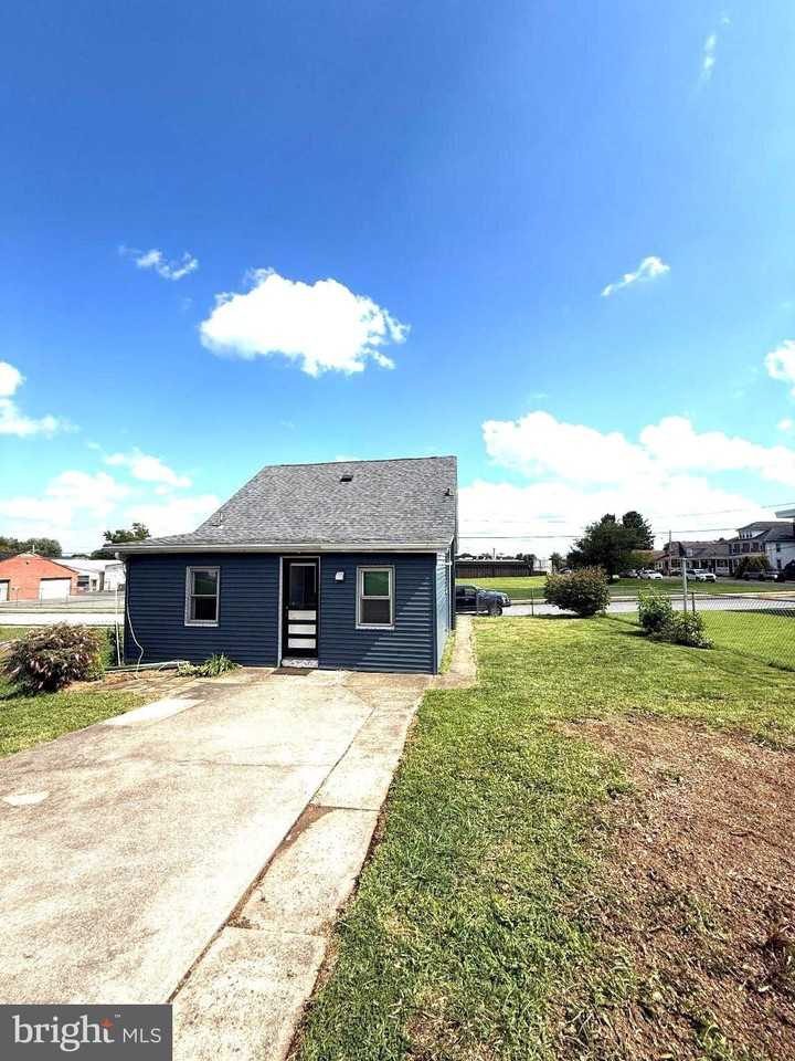 237 S Franklin St - Photo 3 of 18