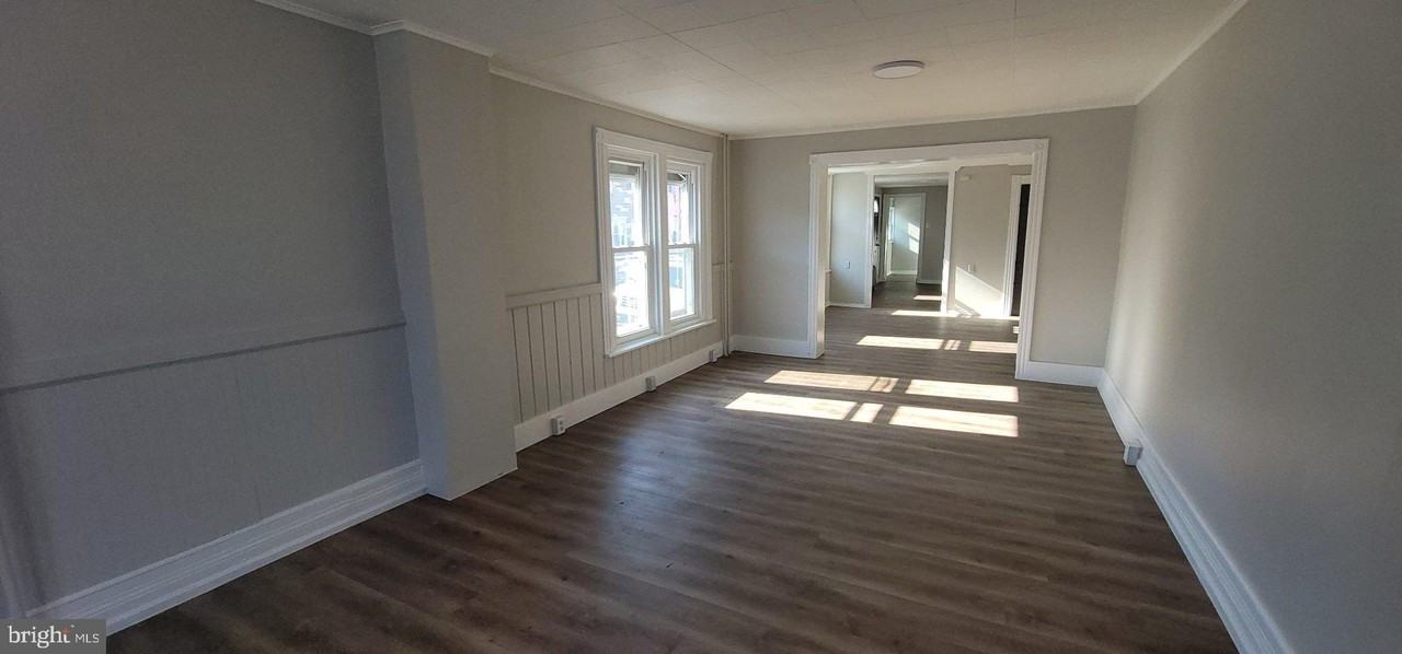 348 S 11th St - Photo 4 of 13